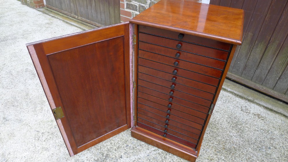 A SUPERB AND HISTORIC 16 DRAWER COLLECTORS CABINET. PROPERTY OF THE LATE J.C.DALE 1791-1872. View XVI