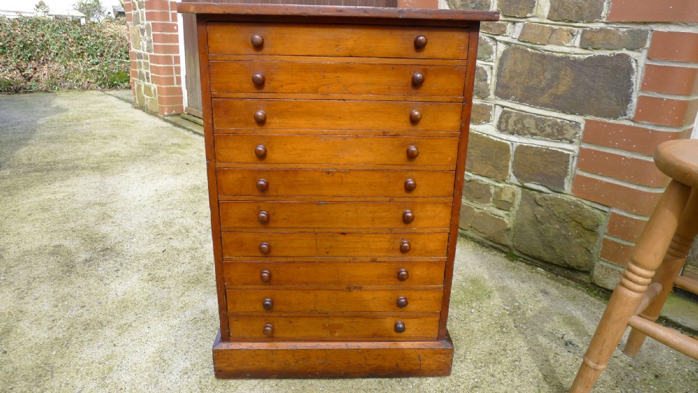 A GOOD AND HIGHLY VERSATILE 10 DRAWER COLLECTORS VICTORIAN CABINET IN STAINED AND POLISHED DEAL. CIRCA 1890. View IV