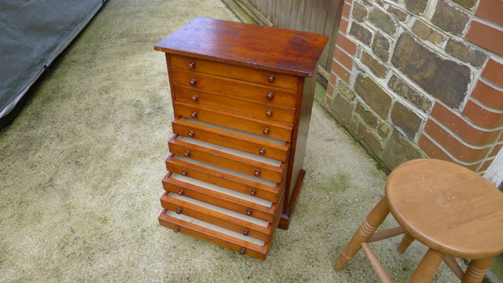 A GOOD AND HIGHLY VERSATILE 10 DRAWER COLLECTORS VICTORIAN CABINET IN STAINED AND POLISHED DEAL. CIRCA 1890. View VI