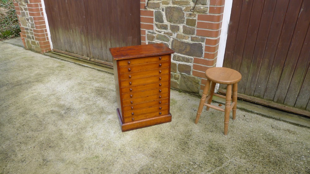 A GOOD AND HIGHLY VERSATILE 10 DRAWER COLLECTORS VICTORIAN CABINET IN STAINED AND POLISHED DEAL. CIRCA 1890. View XI