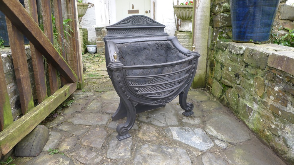 A BEAUTIFUL MID VICTORIAN FIRE BASKET OR GRATE WITH BRASS FINIALS AND CAST IRON. CIRCA 1870. View VIII