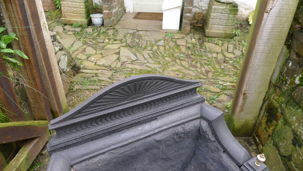 A BEAUTIFUL MID VICTORIAN FIRE BASKET OR GRATE WITH BRASS FINIALS AND CAST IRON. CIRCA 1870. View X
