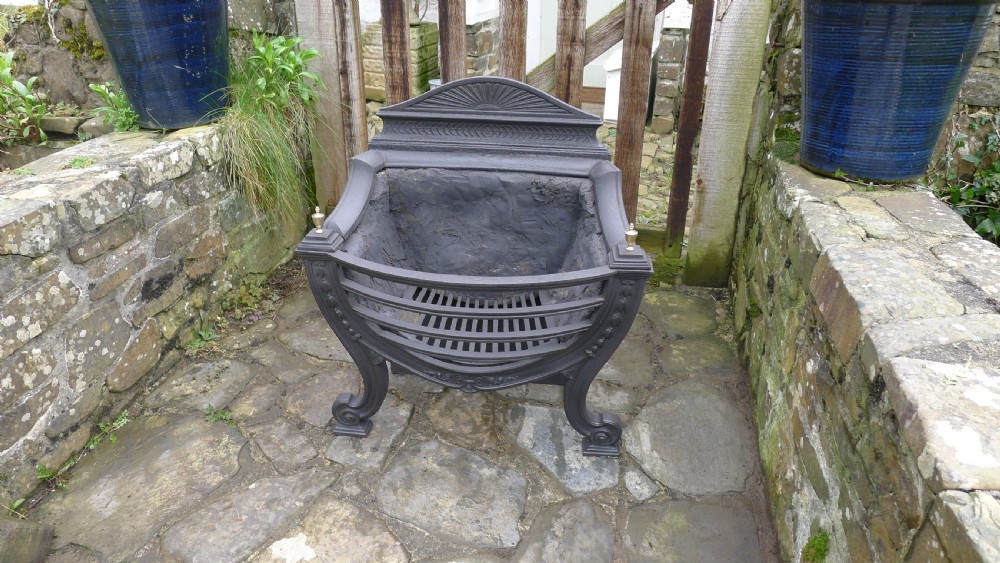 A BEAUTIFUL MID VICTORIAN FIRE BASKET OR GRATE WITH BRASS FINIALS AND CAST IRON. CIRCA 1870. View XII