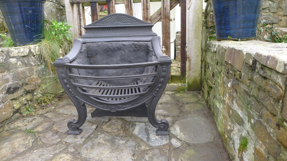 A BEAUTIFUL MID VICTORIAN FIRE BASKET OR GRATE WITH BRASS FINIALS AND CAST IRON. CIRCA 1870. View XVI