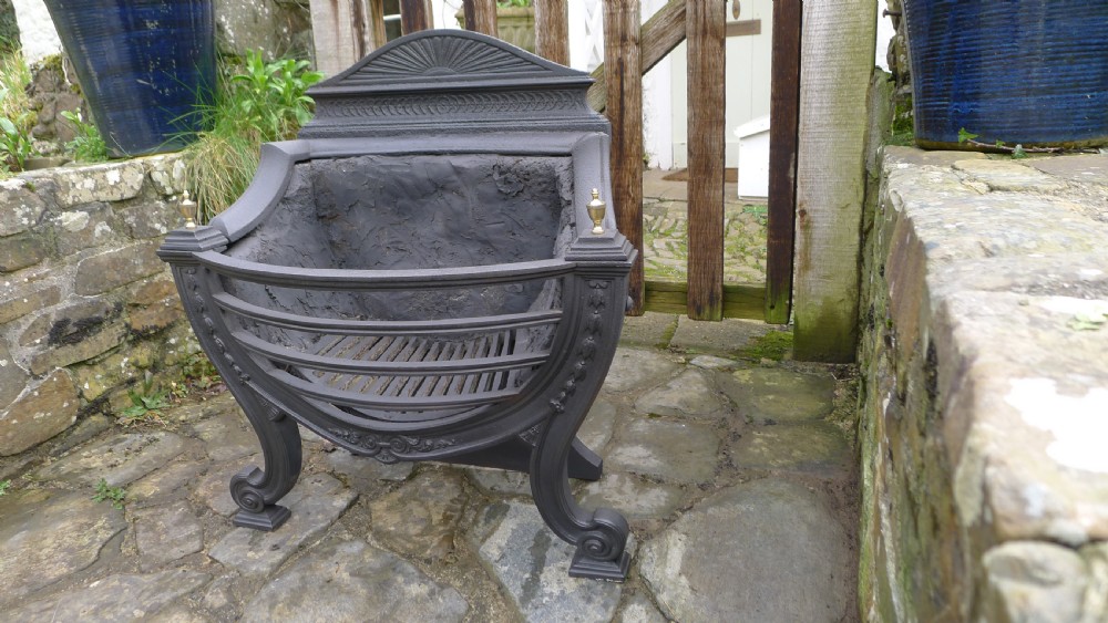 A BEAUTIFUL MID VICTORIAN FIRE BASKET OR GRATE WITH BRASS FINIALS AND CAST IRON. CIRCA 1870. View XVII