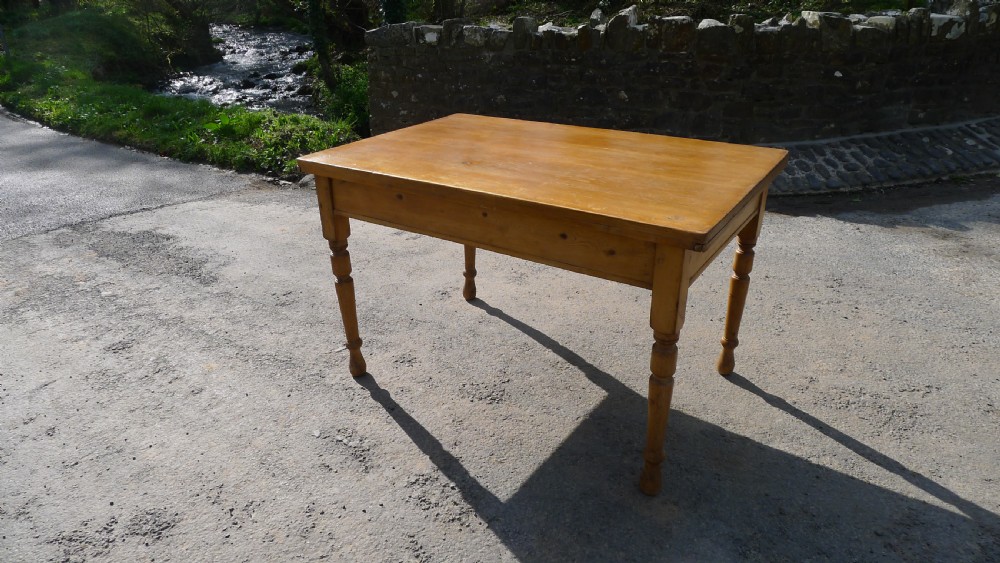 A PINE WEST COUNTRY FARMHOUSE KITCHEN TABLE WITH DRAWER. CIRCA 1890.  View VI