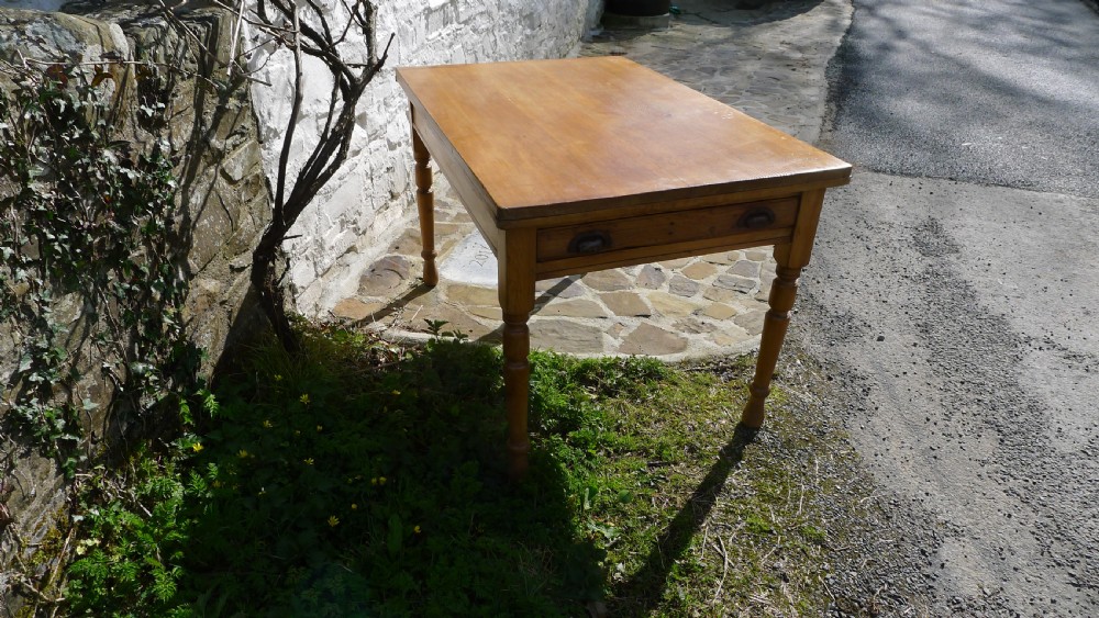 A PINE WEST COUNTRY FARMHOUSE KITCHEN TABLE WITH DRAWER. CIRCA 1890.  View VIII