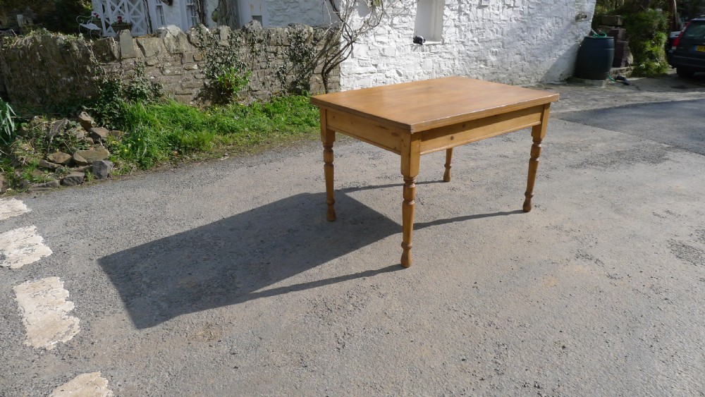 A PINE WEST COUNTRY FARMHOUSE KITCHEN TABLE WITH DRAWER. CIRCA 1890.  View IX