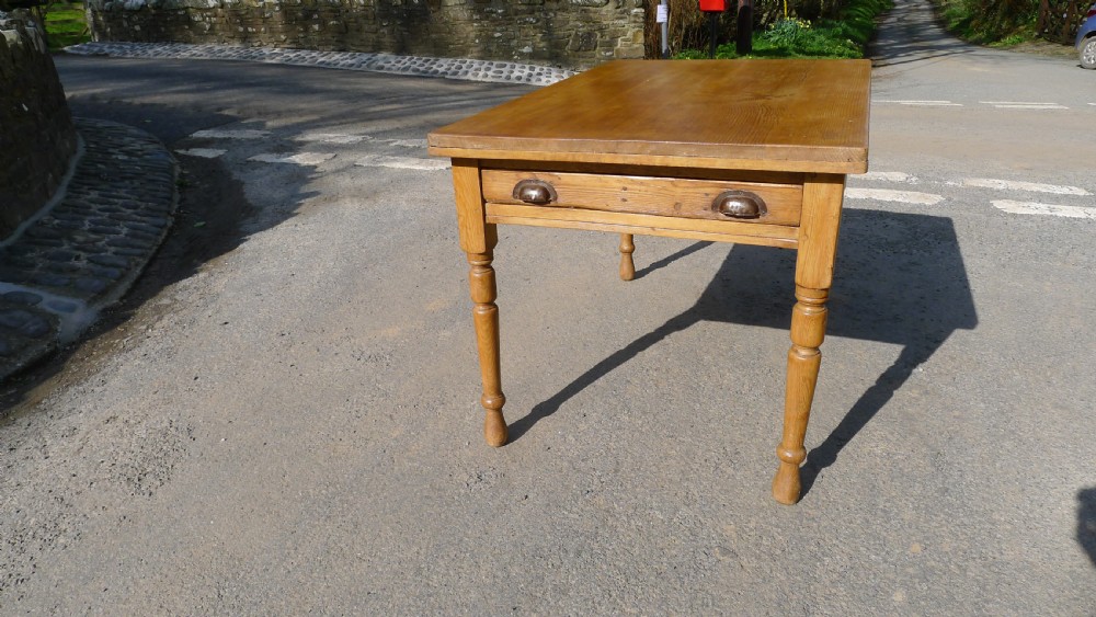 A PINE WEST COUNTRY FARMHOUSE KITCHEN TABLE WITH DRAWER. CIRCA 1890.  View X