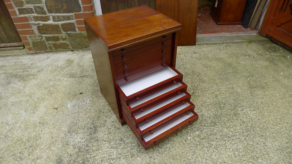 A GOOD MAHOGANY TEN DRAWER HILLS COLLECTORS CABINET.
