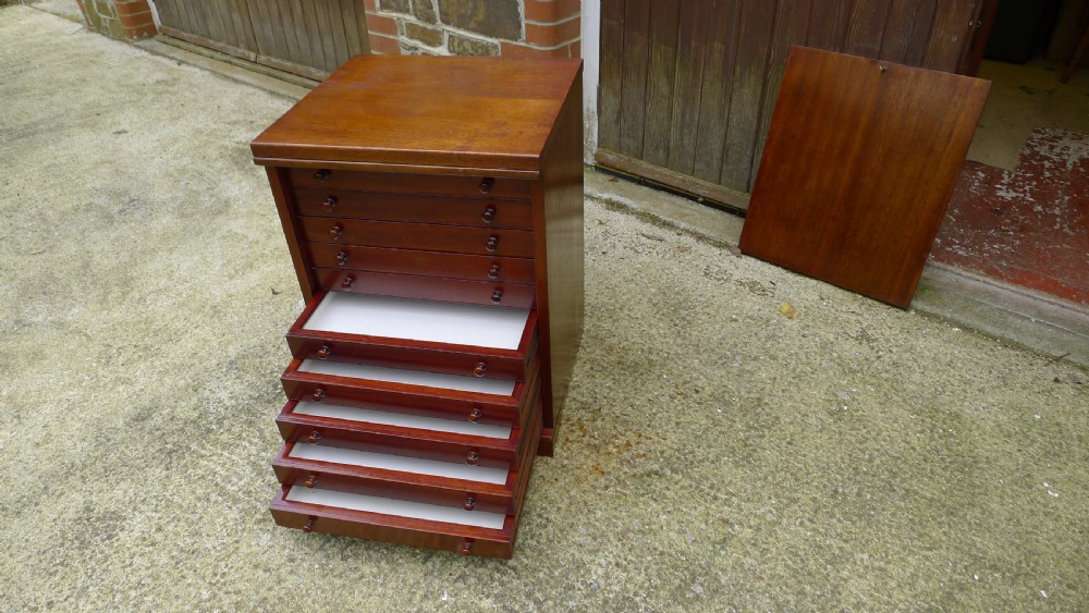 A GOOD MAHOGANY TEN DRAWER HILLS COLLECTORS CABINET. View VII