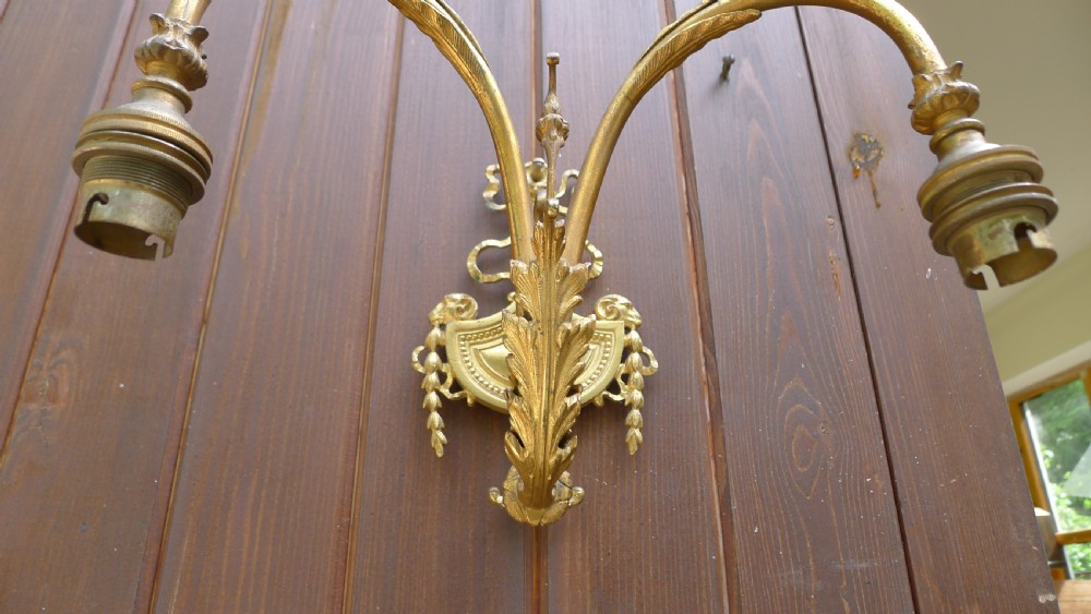 A SUPERB GILDED WALL LIGHT WITH TWIN BRANCH AND RAMS HEAD AND SWAG DECORATION. CIRCA 1900. View VIII