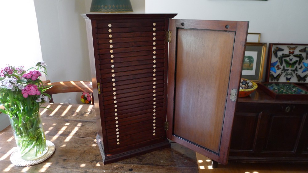 A SUPERB COLLECTORS CABINET IN MAHOGANY AND WALNUT WITH CEDER LINED DRAWERS. CIRCA 1886. View IV