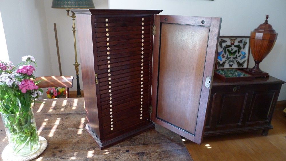 A SUPERB COLLECTORS CABINET IN MAHOGANY AND WALNUT WITH CEDER LINED DRAWERS. CIRCA 1886. View XVI