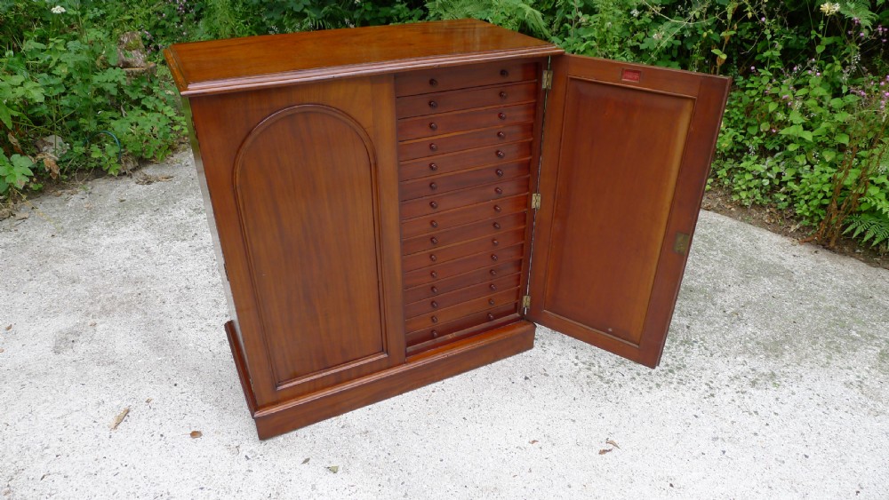 A SPLENDID 30 DRAWER MAHOGANY COLLECTORS CABINET BY J.THORNE, 1 GERNON ROAD. LONDON. CIRCA 1870.