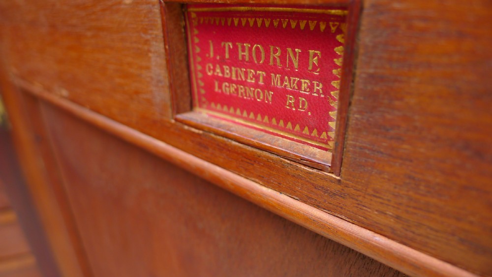 A SPLENDID 30 DRAWER MAHOGANY COLLECTORS CABINET BY J.THORNE, 1 GERNON ROAD. LONDON. CIRCA 1870. View XIV