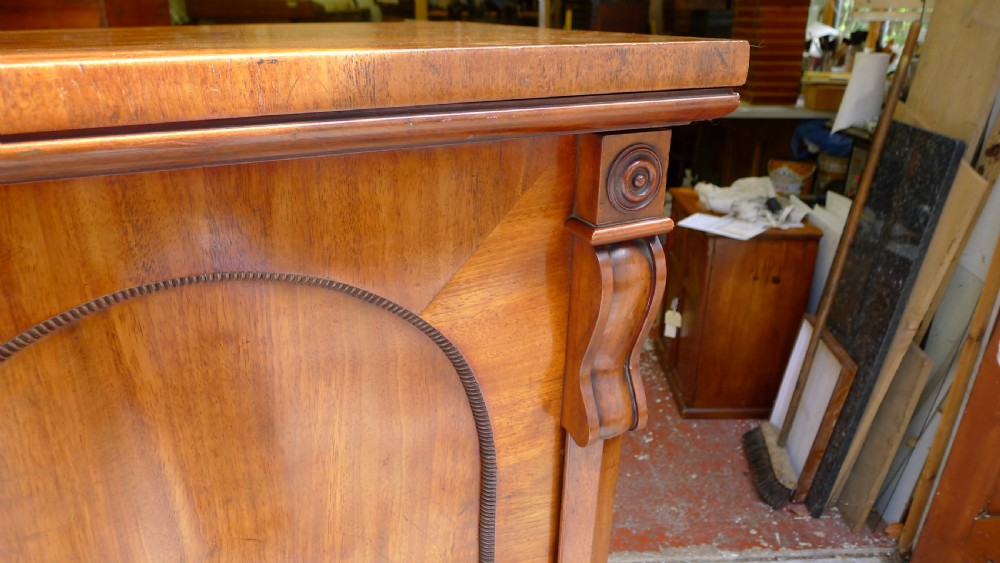 A FINE WILLIAM IV MAHOGANY COLLECTORS CABINET WITH COLLECTION. CIRCA 1840. View VI