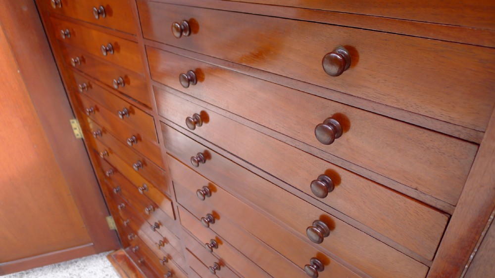 A FINE WILLIAM IV MAHOGANY COLLECTORS CABINET WITH COLLECTION. CIRCA 1840. View XI