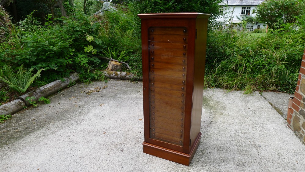AN EXCELLENT 20 DRAWER MAHOGANY COLLECTORS CABINET BY WATKINS & DONCASTER OF THE STRAND, LONDON. CIRCA 1900. View IV