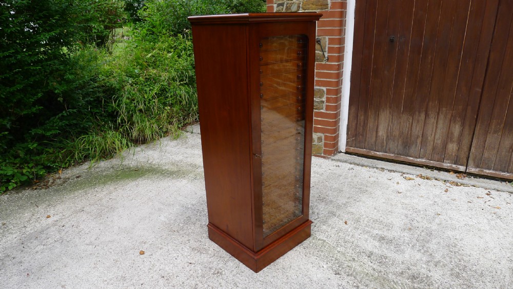 AN EXCELLENT 20 DRAWER MAHOGANY COLLECTORS CABINET BY WATKINS & DONCASTER OF THE STRAND, LONDON. CIRCA 1900. View VII
