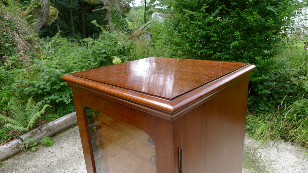 AN EXCELLENT 20 DRAWER MAHOGANY COLLECTORS CABINET BY WATKINS & DONCASTER OF THE STRAND, LONDON. CIRCA 1900. View VIII