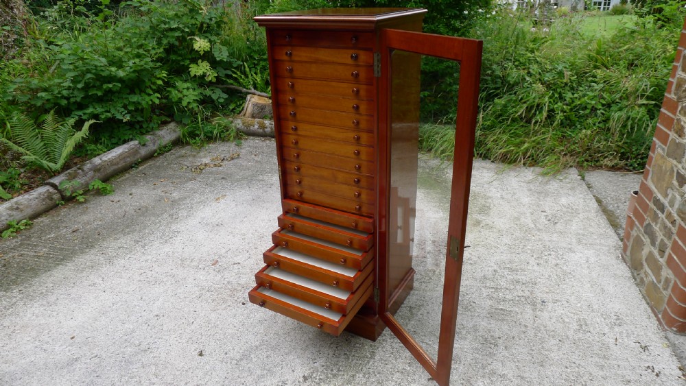 AN EXCELLENT 20 DRAWER MAHOGANY COLLECTORS CABINET BY WATKINS & DONCASTER OF THE STRAND, LONDON. CIRCA 1900. View XI