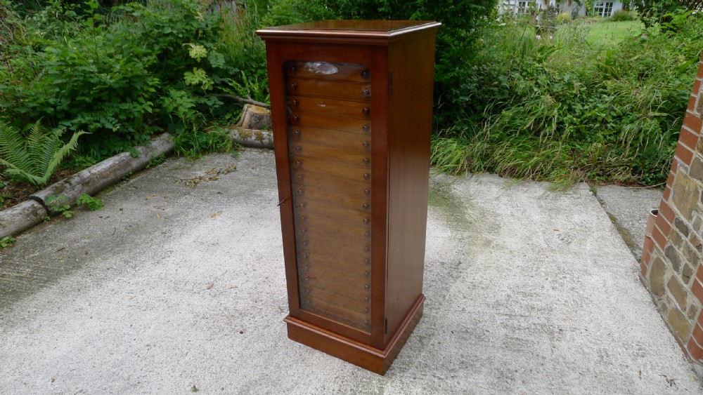 AN EXCELLENT 20 DRAWER MAHOGANY COLLECTORS CABINET BY WATKINS & DONCASTER OF THE STRAND, LONDON. CIRCA 1900. View XV