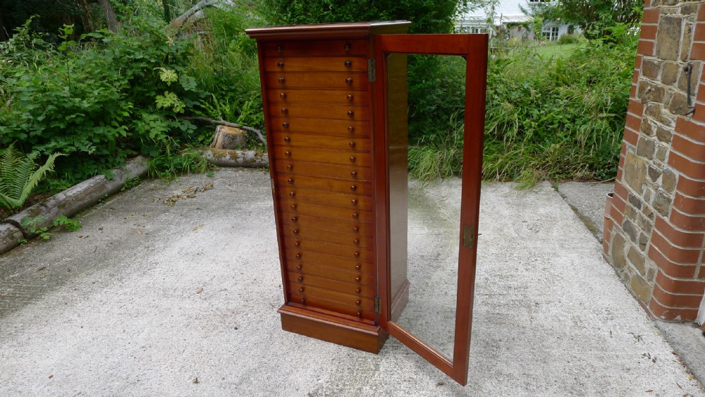 AN EXCELLENT 20 DRAWER MAHOGANY COLLECTORS CABINET BY WATKINS & DONCASTER OF THE STRAND, LONDON. CIRCA 1900. View XVII