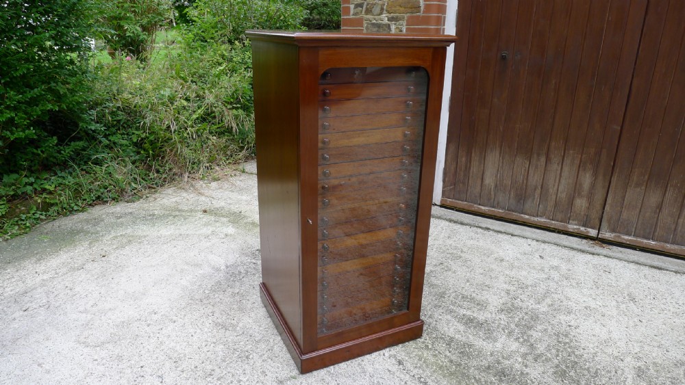 A 20 DRAWER MAHOGANY COLLECTORS CABINET BY J.T.CROCKETT OF LONDON. CIRCA 1890. View II