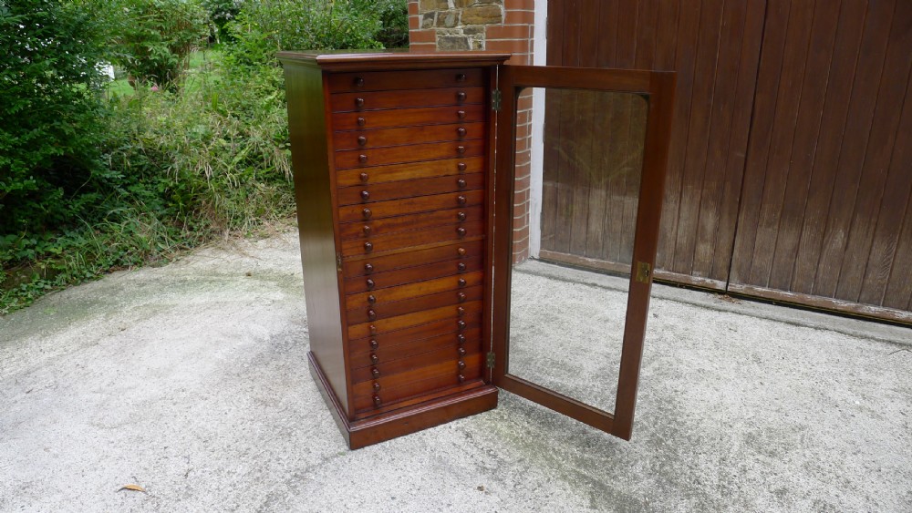 A 20 DRAWER MAHOGANY COLLECTORS CABINET BY J.T.CROCKETT OF LONDON. CIRCA 1890. View V
