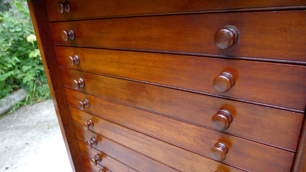 A 20 DRAWER MAHOGANY COLLECTORS CABINET BY J.T.CROCKETT OF LONDON. CIRCA 1890. View VII