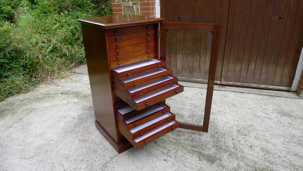 A 20 DRAWER MAHOGANY COLLECTORS CABINET BY J.T.CROCKETT OF LONDON. CIRCA 1890. View IX
