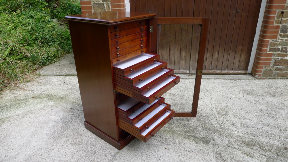 A 20 DRAWER MAHOGANY COLLECTORS CABINET BY J.T.CROCKETT OF LONDON. CIRCA 1890. View X