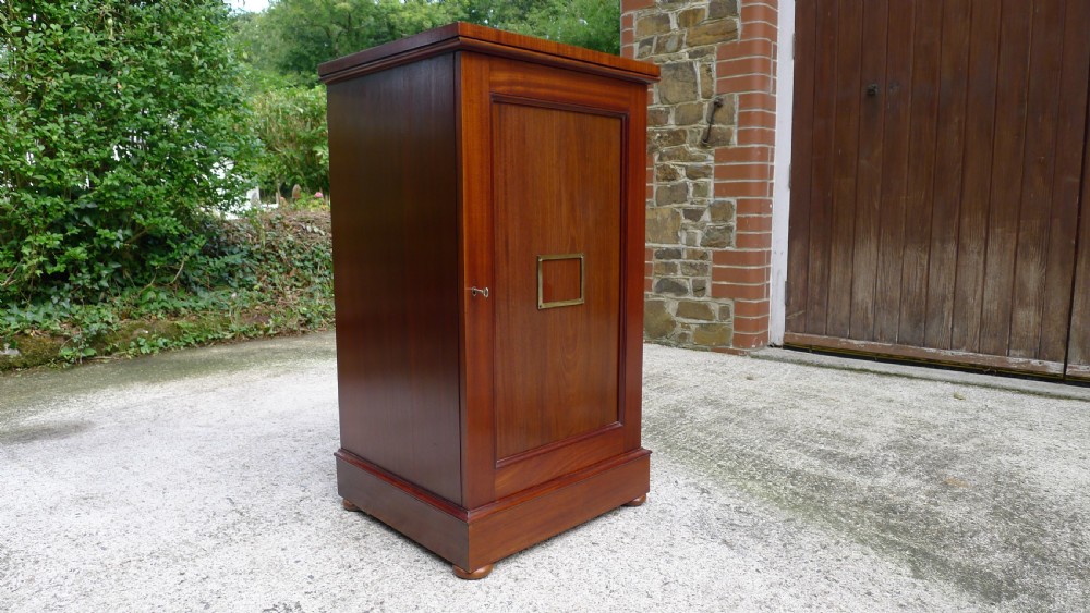 A SUPERB 12 DRAWER MAHOGANY COLLECTORS CABINET BY STANDISH. CIRCA 1870. View III