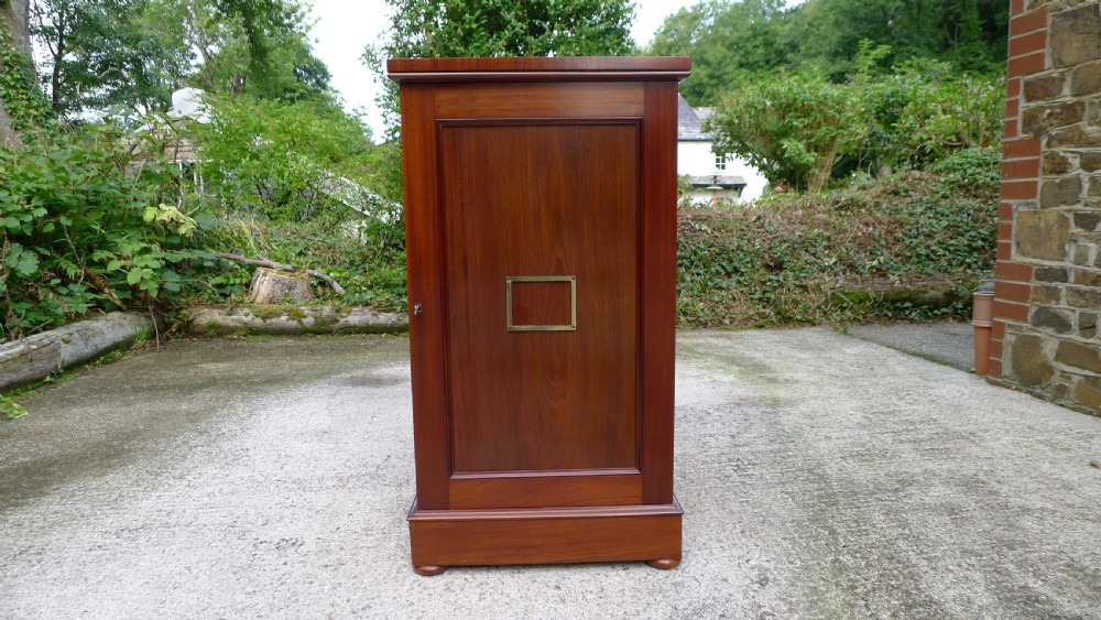 A SUPERB 12 DRAWER MAHOGANY COLLECTORS CABINET BY STANDISH. CIRCA 1870. View IV