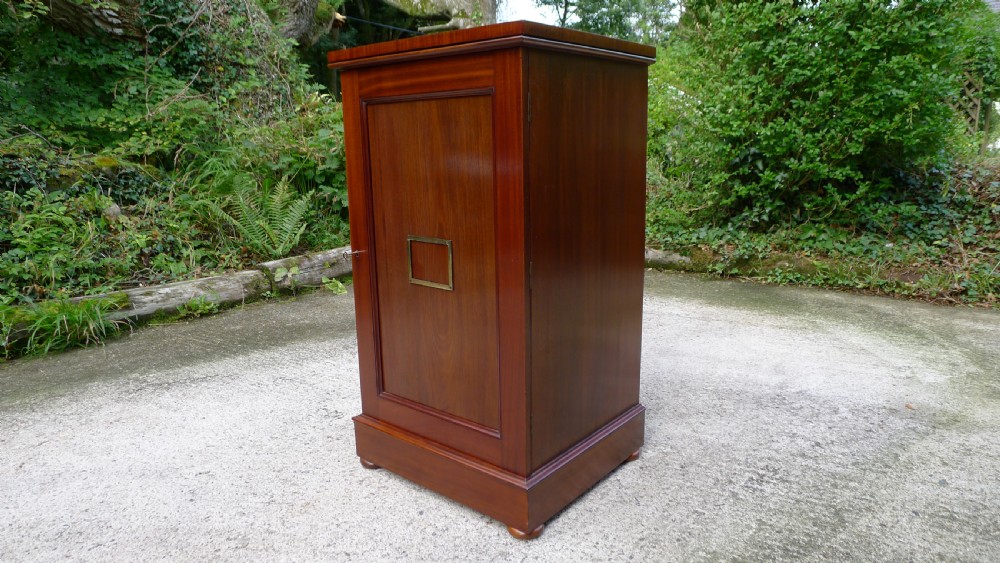 A SUPERB 12 DRAWER MAHOGANY COLLECTORS CABINET BY STANDISH. CIRCA 1870. View VI