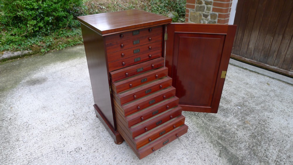A SUPERB 12 DRAWER MAHOGANY COLLECTORS CABINET BY STANDISH. CIRCA 1870. View XI