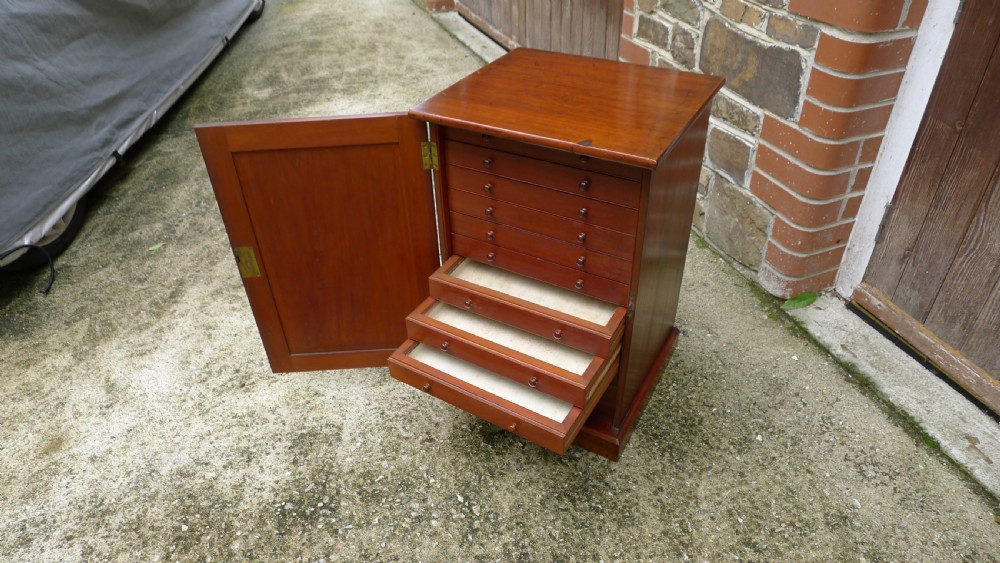 A SMALL AND VERY ATTRACTIVE 12 DRAWER MAHOGANY COLLECTORS CABINET, LATE OF J.C.DALE AND E.R.DALE. CIRCA 1870. View VII