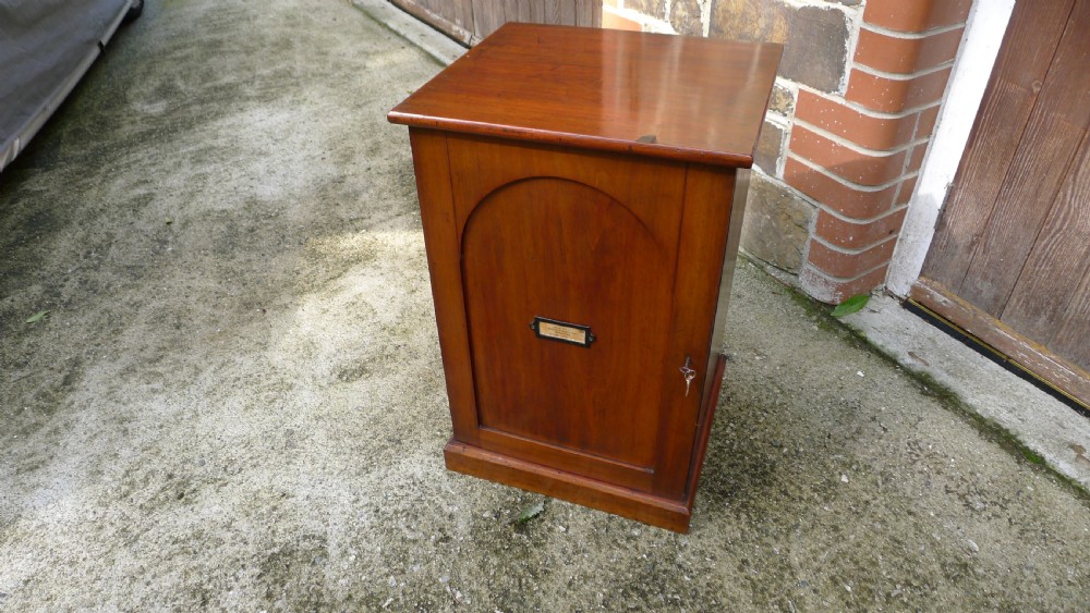 A SMALL AND VERY ATTRACTIVE 12 DRAWER MAHOGANY COLLECTORS CABINET, LATE OF J.C.DALE AND E.R.DALE. CIRCA 1870. View XI