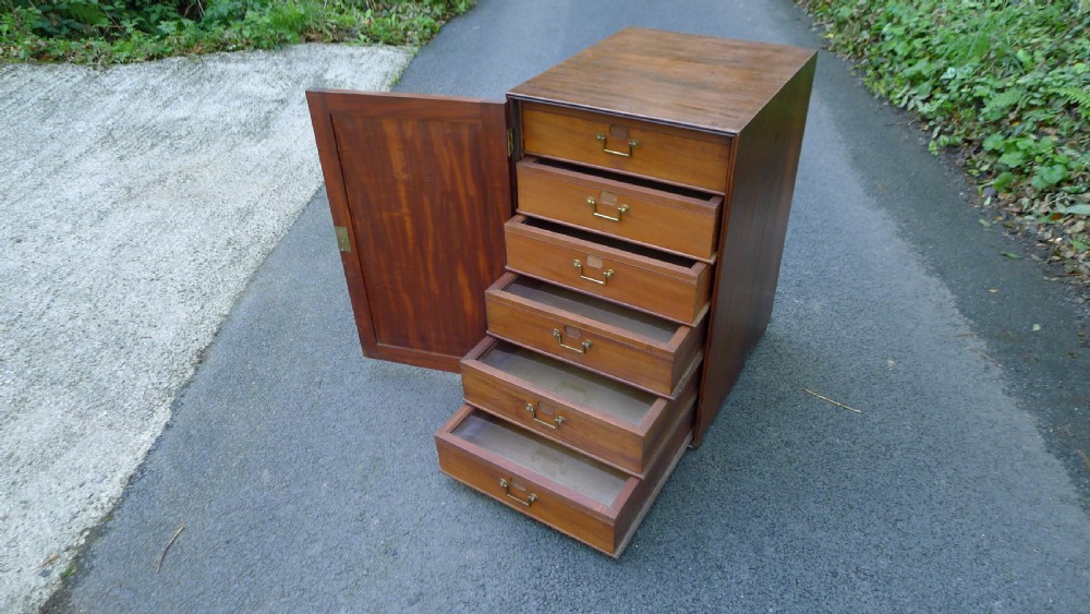 A GOOD SIX DRAWER MAHOGANY COLLECTORS CABINET CIRCA 1830. DEEP DRAWERS. View VI