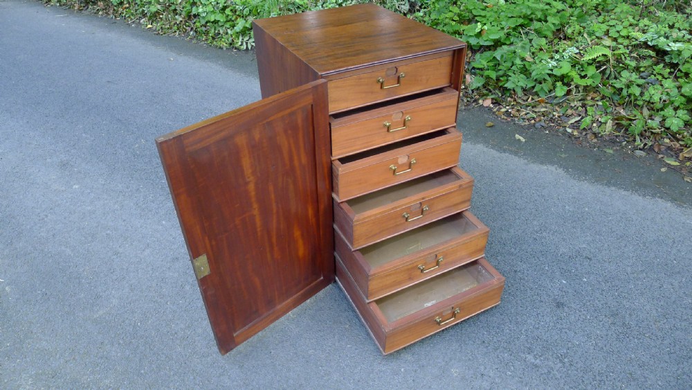 A GOOD SIX DRAWER MAHOGANY COLLECTORS CABINET CIRCA 1830. DEEP DRAWERS. View VII