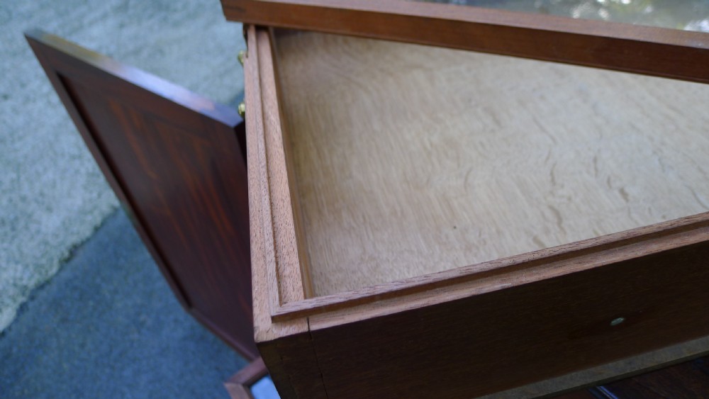 A GOOD SIX DRAWER MAHOGANY COLLECTORS CABINET CIRCA 1830. DEEP DRAWERS. View XI