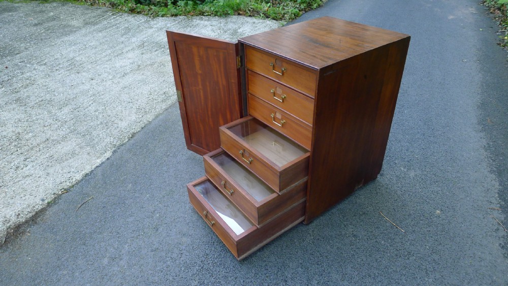 A GOOD SIX DRAWER MAHOGANY COLLECTORS CABINET CIRCA 1830. DEEP DRAWERS. View XIII