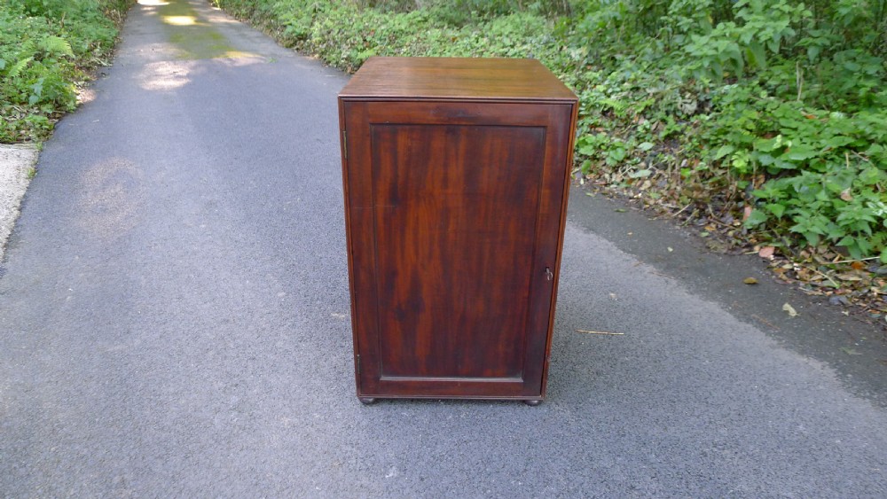 A GOOD SIX DRAWER MAHOGANY COLLECTORS CABINET CIRCA 1830. DEEP DRAWERS. View XV