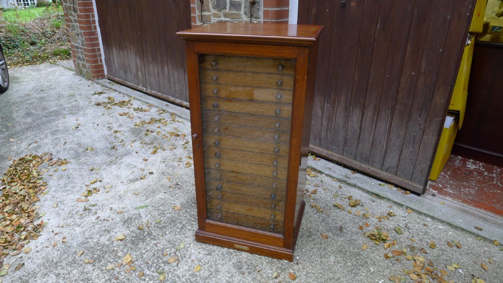 A GOOD AND VERSATILE 16 DRAWER COLLECTORS CABINET LATE OF P.W.CRIBB. CIRCA 1930. View II