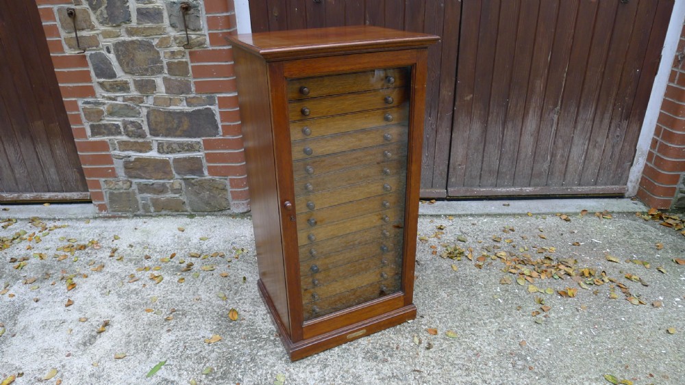 A GOOD AND VERSATILE 16 DRAWER COLLECTORS CABINET LATE OF P.W.CRIBB. CIRCA 1930. View III