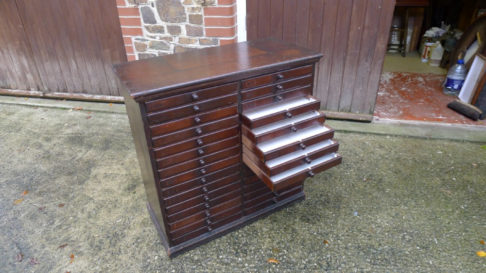 A VERY VERSATILE 30 DRAWER VICTORIAN COLLECTORS CABINET IN STAINED AND POLISHED DEAL. CIRCA 1890. View VI