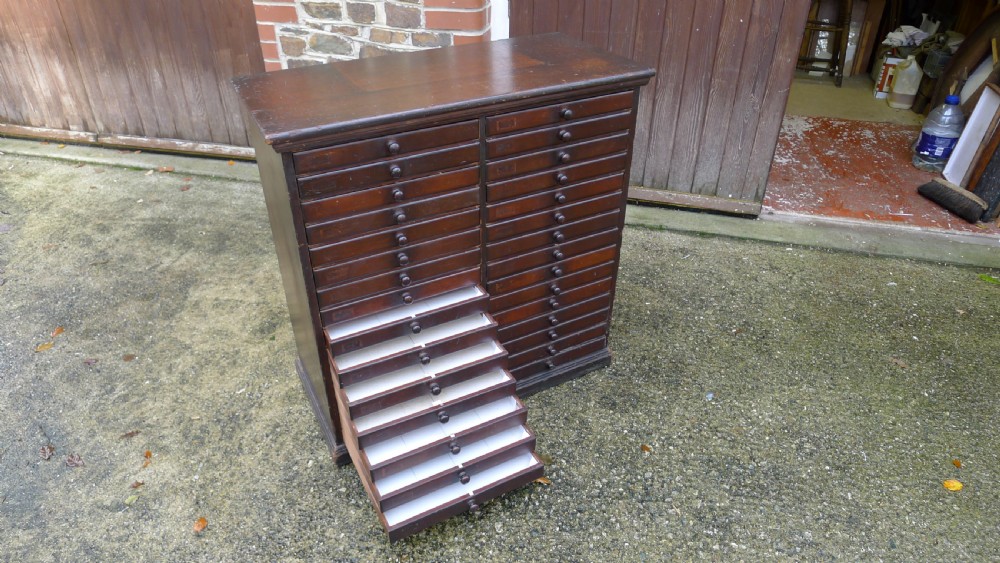 A VERY VERSATILE 30 DRAWER VICTORIAN COLLECTORS CABINET IN STAINED AND POLISHED DEAL. CIRCA 1890. View VII