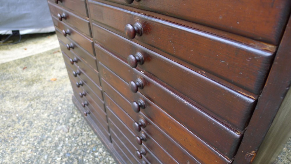 A VERY VERSATILE 30 DRAWER VICTORIAN COLLECTORS CABINET IN STAINED AND POLISHED DEAL. CIRCA 1890. View VIII