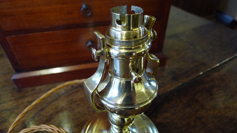 A BRASS GIMBALLED MARITIME LAMP CIRCA 1910. View II